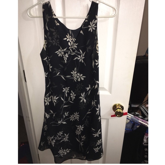 Black dress with white floral pattern - Picture 1 of 5